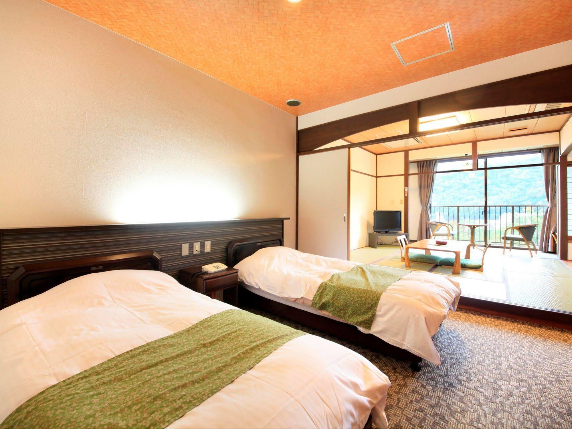 Hotel Kamogawaso Takehara Екстериор снимка